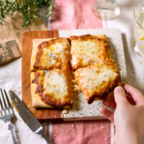 ピカール公式】レンジで！4種類のチーズピッツァ 冷凍 200g(約14cm