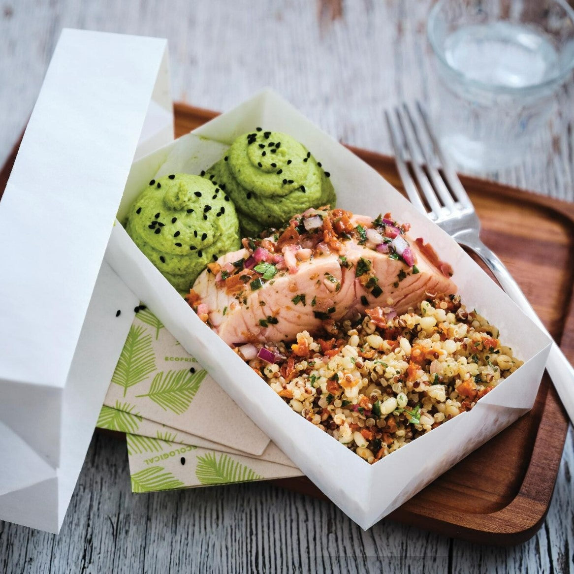 ピカール公式】サーモンフィレ 大麦、キヌア、緑の野菜ピューレ添え