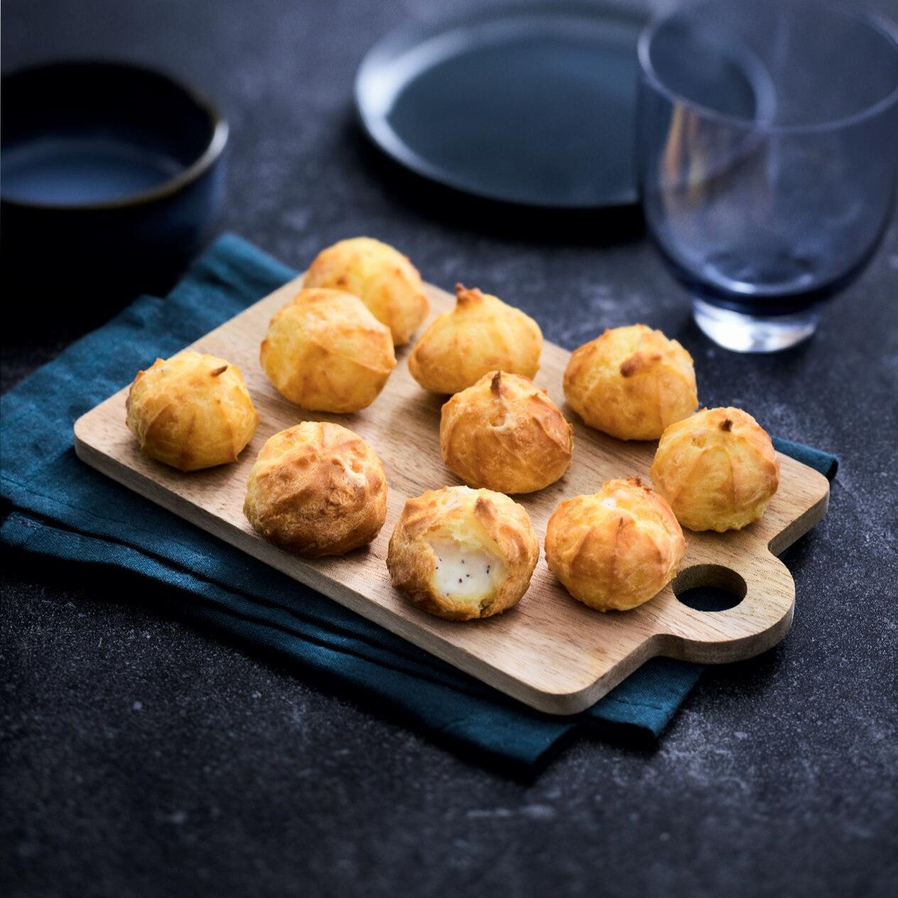 ピカール公式】チーズとトリュフのグジェール 冷凍 110g / 10 gougères