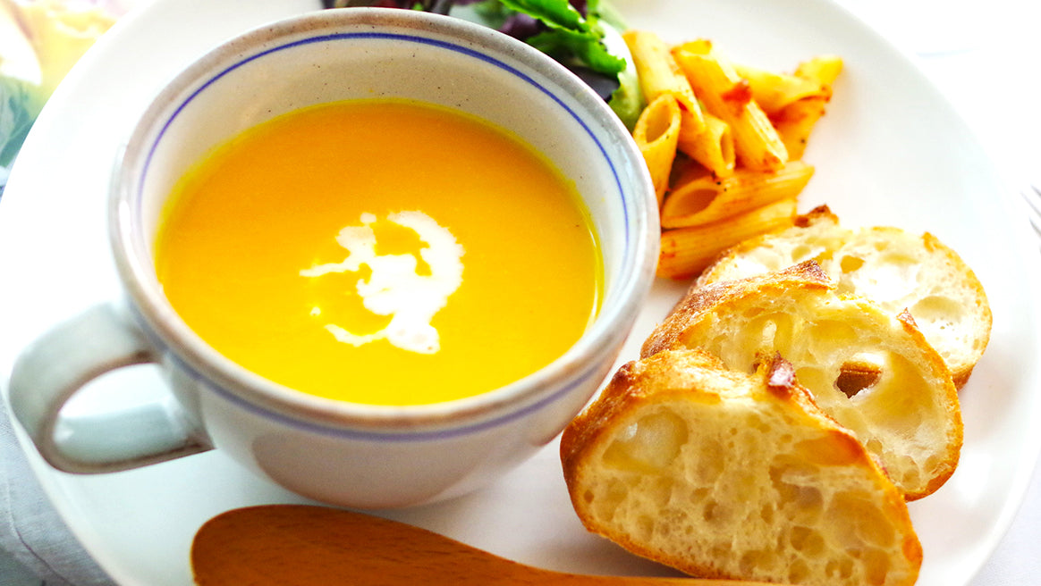 寒い日の朝食やブランチに！「滑らかなBIO野菜の黄色いスープ」でホッと温まろう