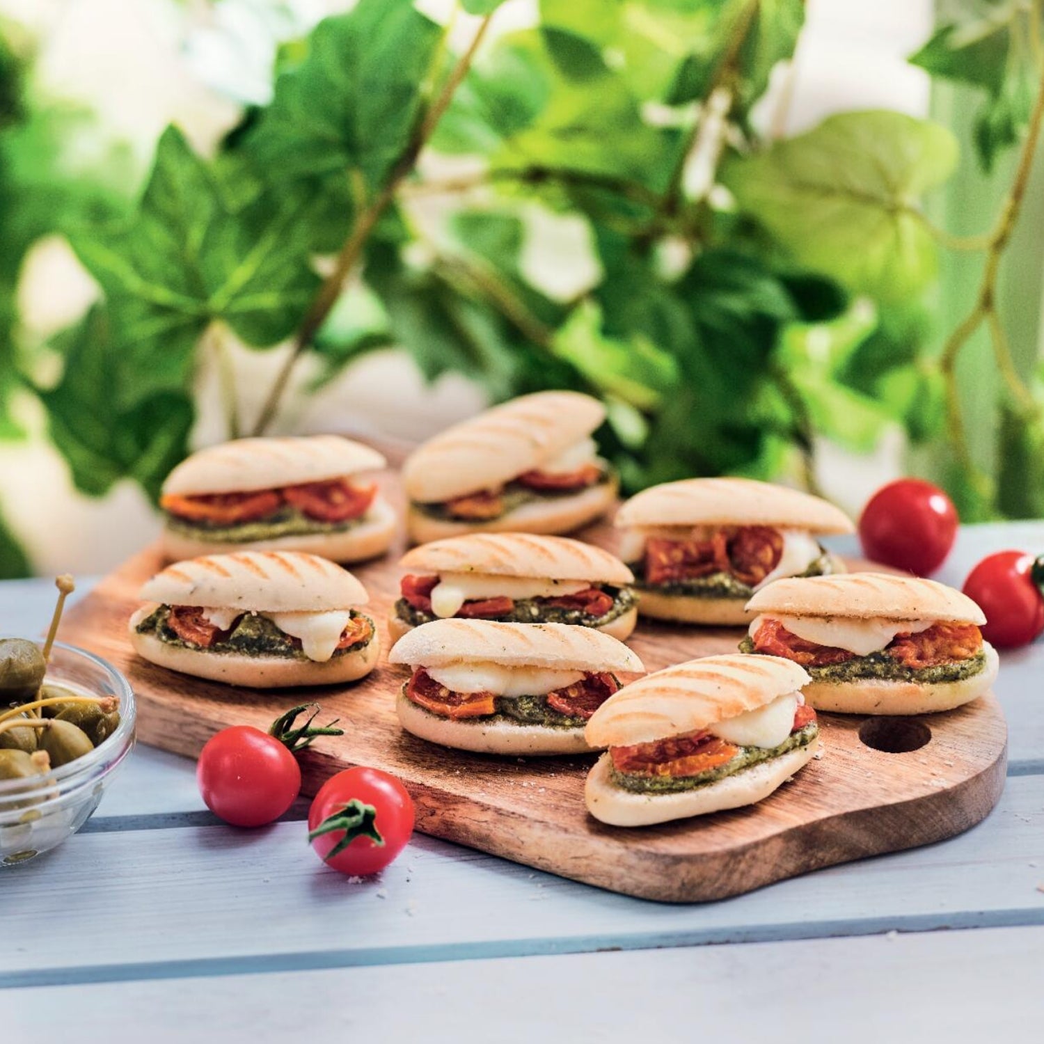 【ピカール公式】トマトとモッツァレラチーズのミニパニーニ バジルソース 冷凍 8個入 8 paninis apéritifs, pesto ...