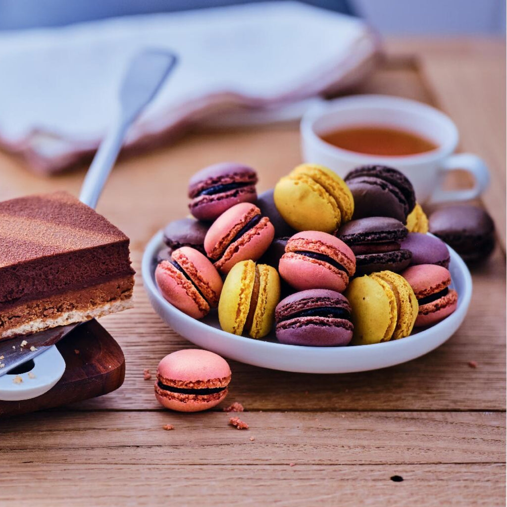 ピカール公式】4種類のミニマカロン（チョコレート、カシス